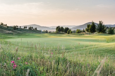 Ranní hrací časy pro členy GCB a údržba golfového hřiště